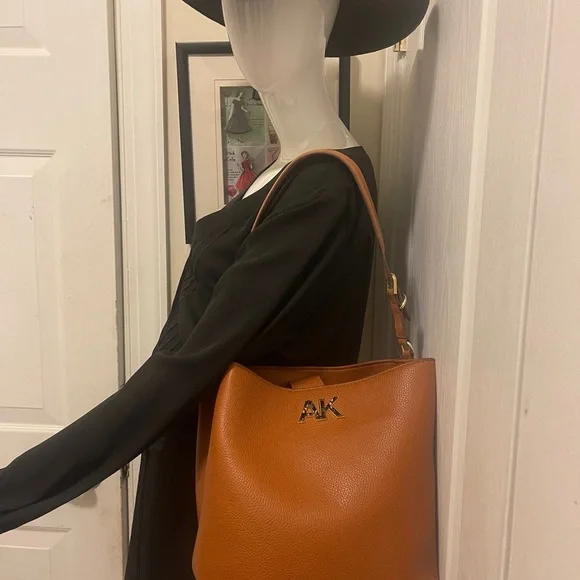 Anne Klein New Ak Hw Bucket Hobo in Black Lyst - Picture 9 of 16